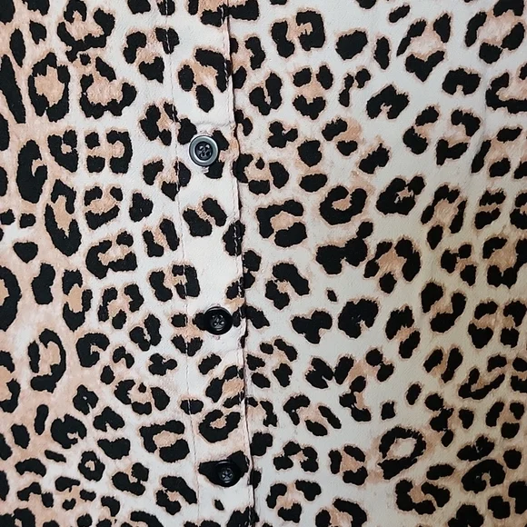 Torrid size 1 Mobwife leopard print crepe tie front button sleeveless top - Picture 5 of 7